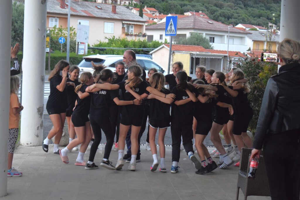 Veličanstven doček mladih rapskih rukometašica